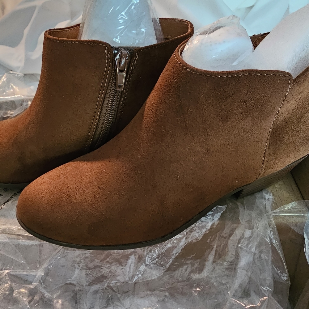 BNWT Soda Booties Size 6.5